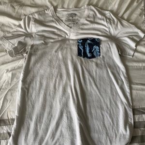 Serengetee Seahorse Pocket v-neck